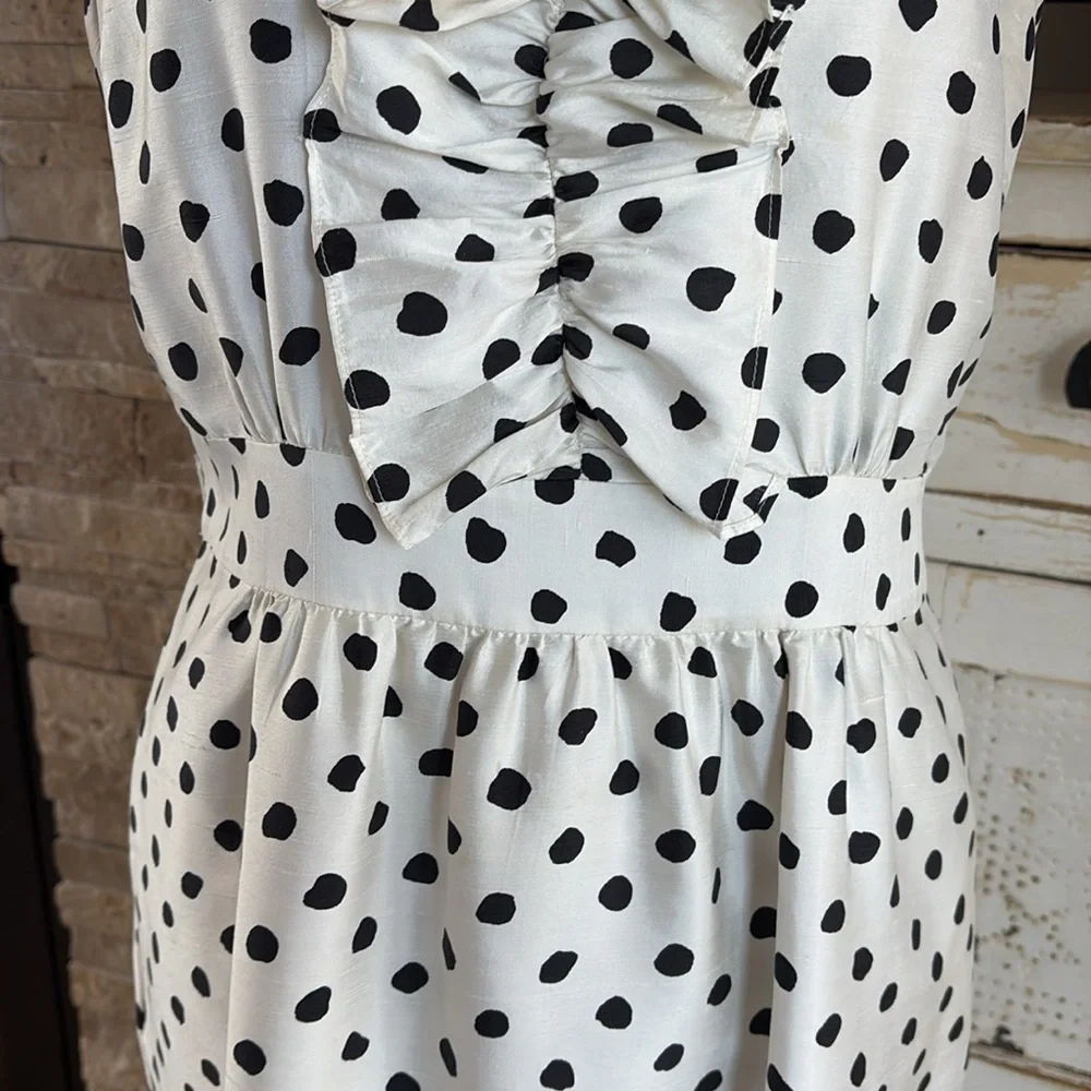 Kate Spade 100% silk white black polka dot sleeveless ruffle top dress. Size zip